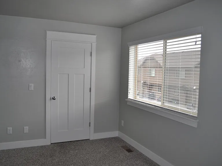 435 W 1400 N #102 — Photo 4
