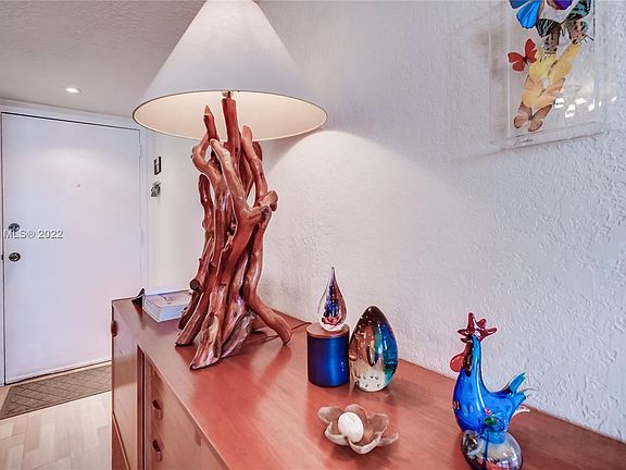 5th image of 16558 NE 26th Ave APT 5C