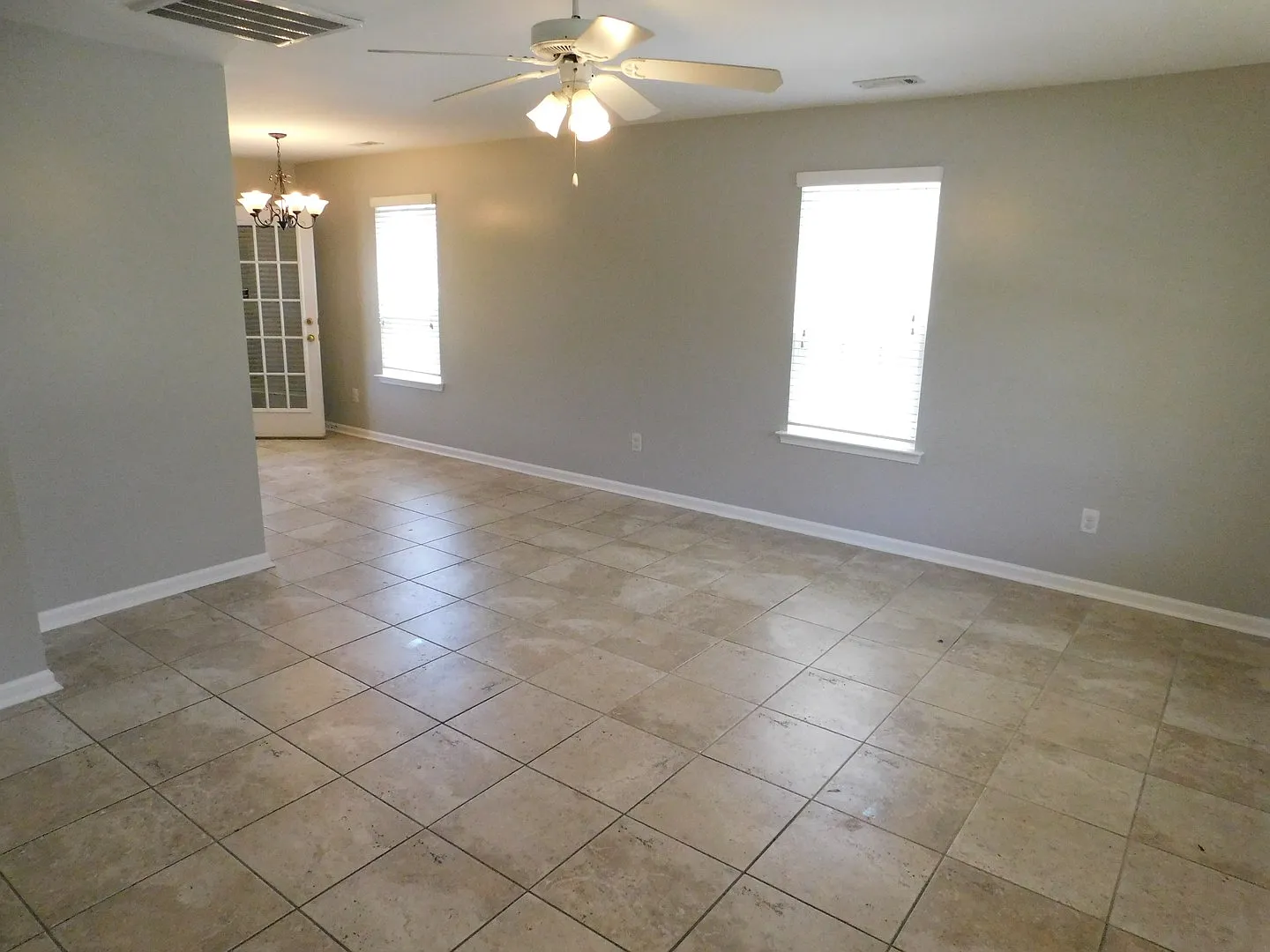 great 3 bed 2.5 bath master down — Photo 2