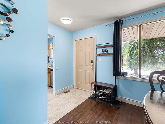 4th image of 1630 Blue Spring Dr
