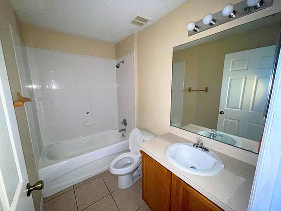 5th image of 782 Squirrel Ct Unit B