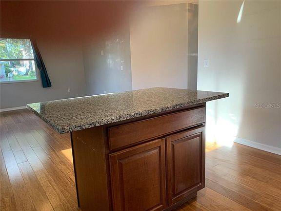 5th image of 120 Dartmouth Ave E