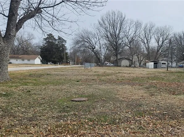 600 S Osage St, Girard, KS 66743