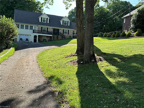 3rd image of 627 Knollwood Dr