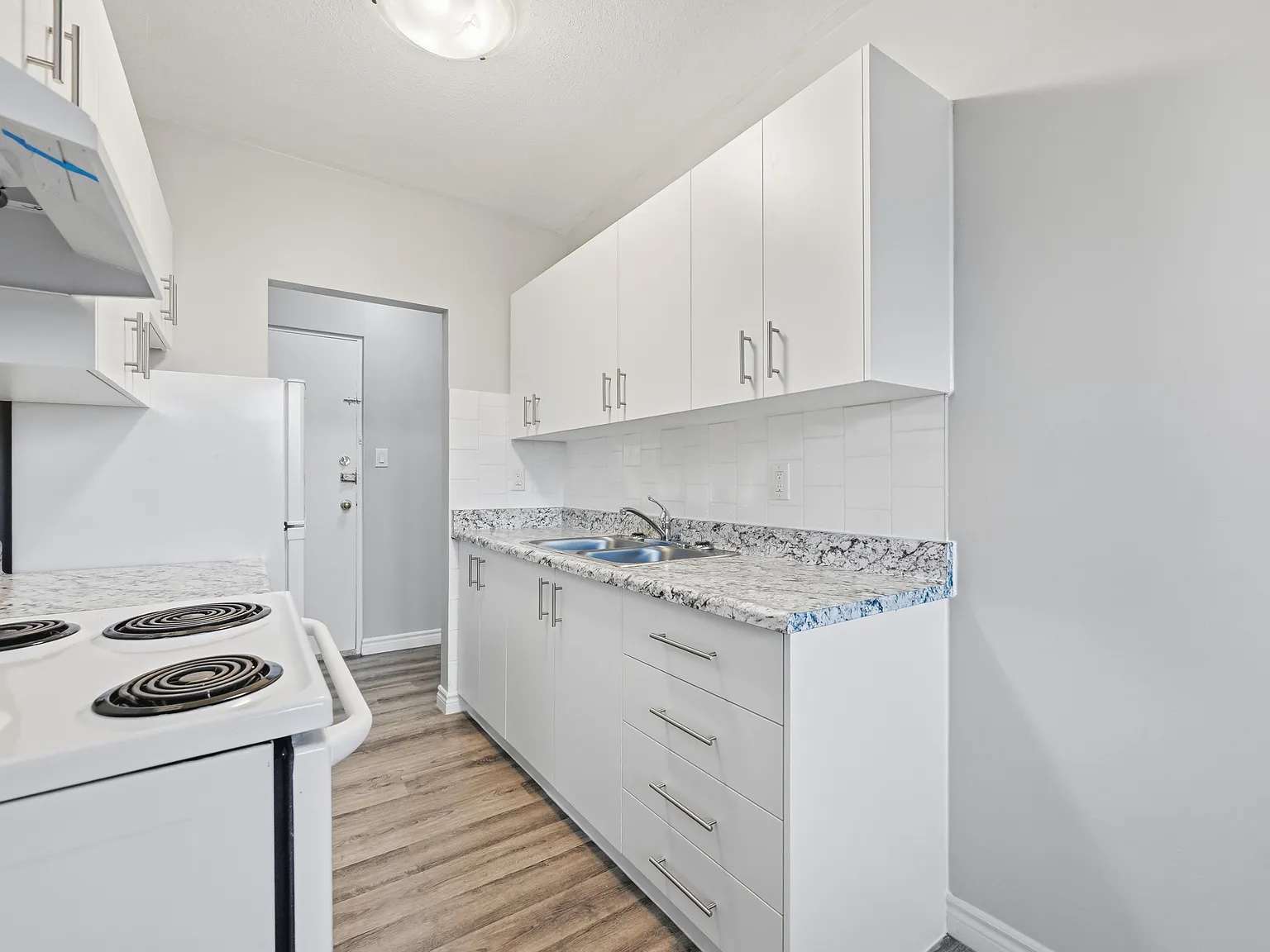 King Manor Apartments — Photo 1