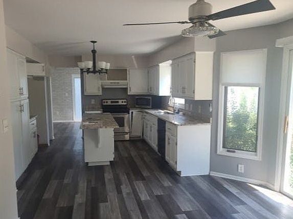 4th image of 7715 W Briarwood Dr