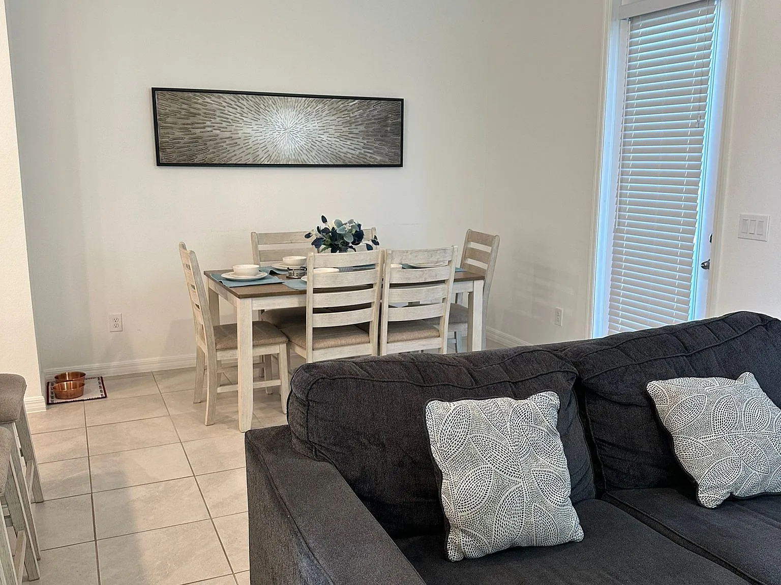 3 bed, 2.5 bath, 1624 sqft, $2,000 — Photo 4