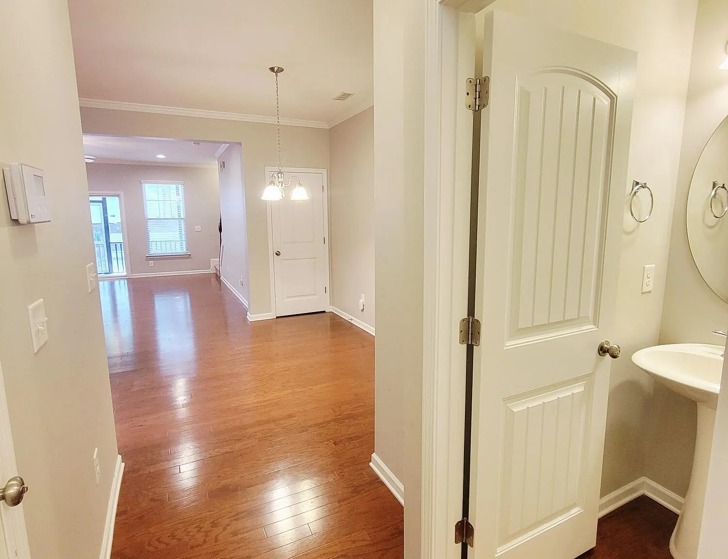 3 bed, 2.5 bath, 1811 sqft, $2,295 — Photo 4