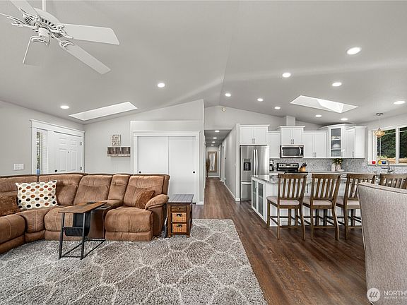 5th image of 2306 Gary Court