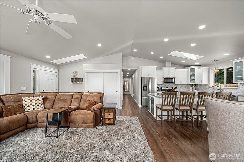 5th image of 2306 Gary Court