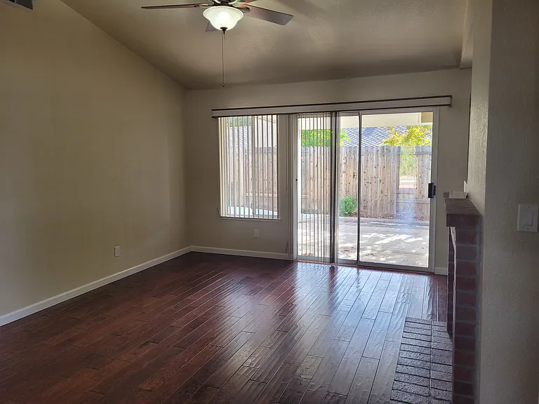 3438 Parker St — Photo 3