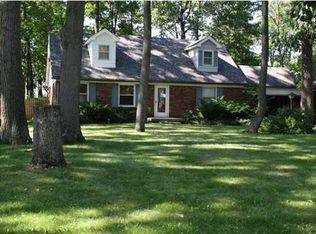 7085 W Timber Dr, New Palestine, IN 46163
