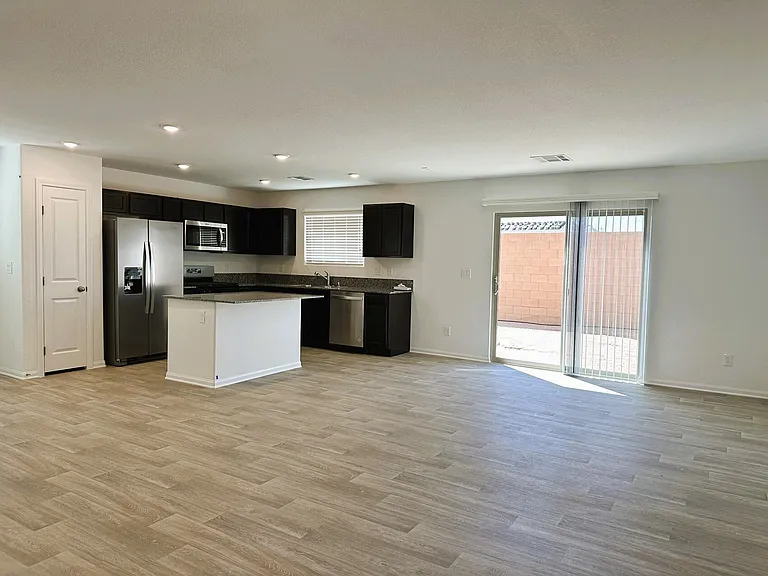 7631 Dewey Dr — Photo 16