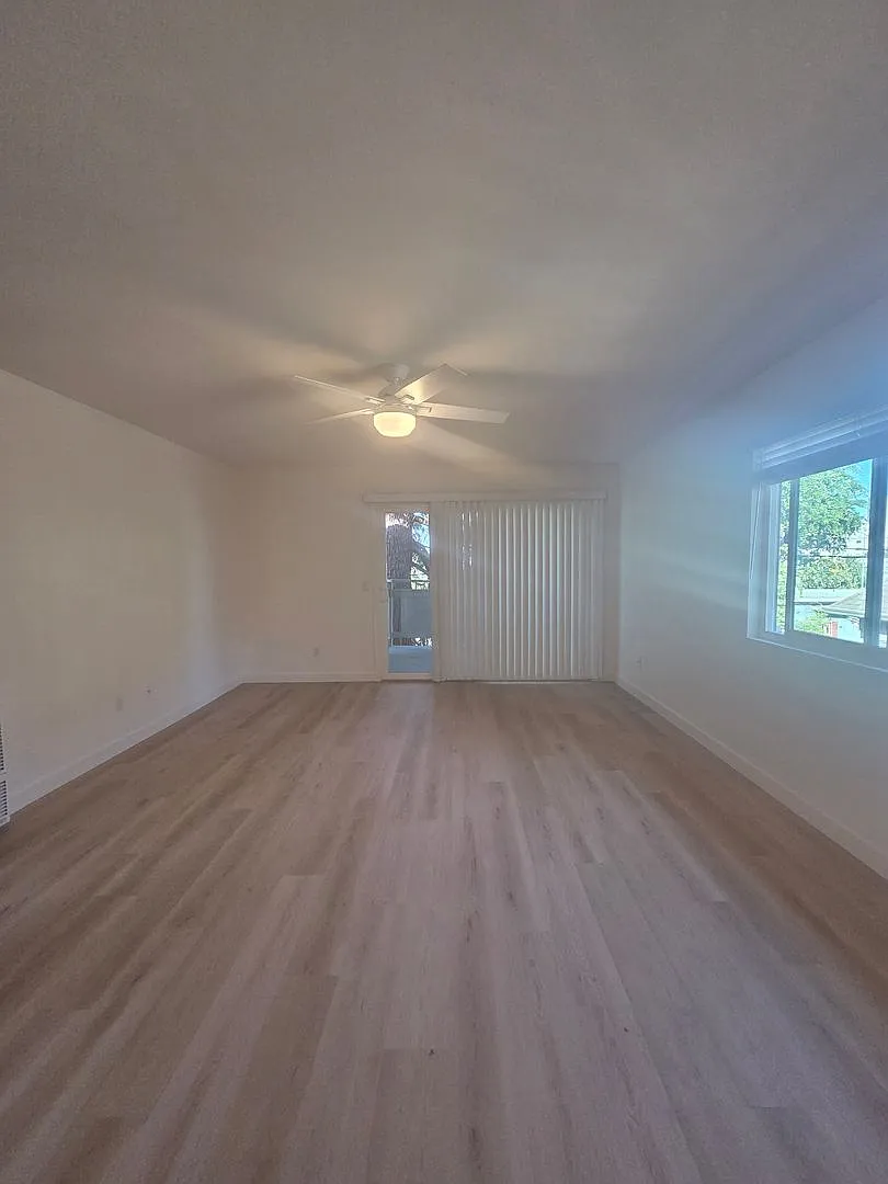 West Side Petaluma 2 Bedroom, 1 Bathroom Corner Unit — Photo 3
