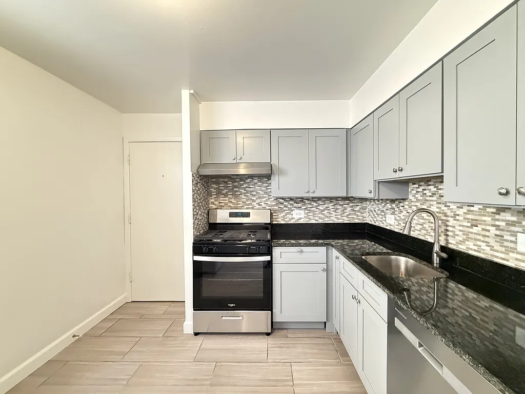 Awesome 2 Bed, 1 Bath at Mulford + Niles (Skokie) — Photo 3