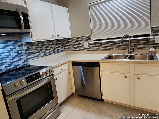3401 Cliffside Dr — Photo 3