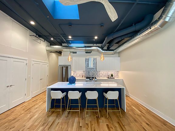 5th image of 324 N Michigan Ave #3S