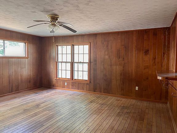4th image of 1061 Mosby Rd