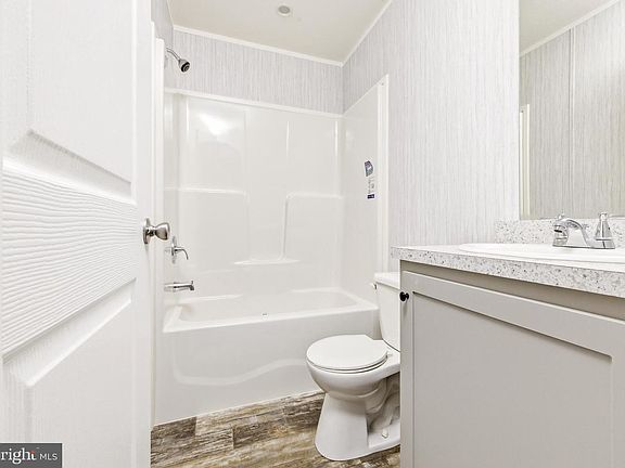 4th image of 29 Applewood Ln