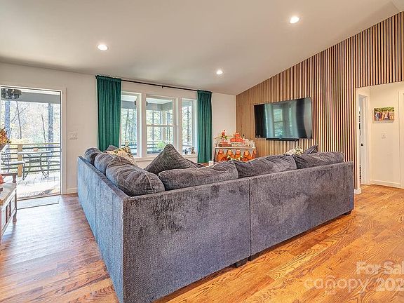 3rd image of 15 Edmond Woods Pl