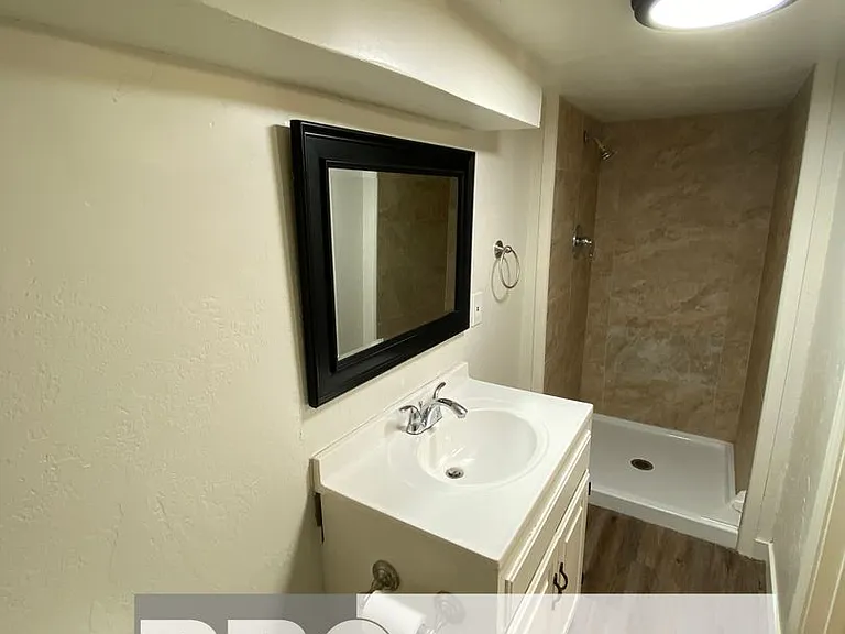 437 W. Crowley St. — Photo 7