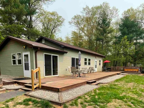 N6930 Loon Lake Dr, Shawano, WI 54166