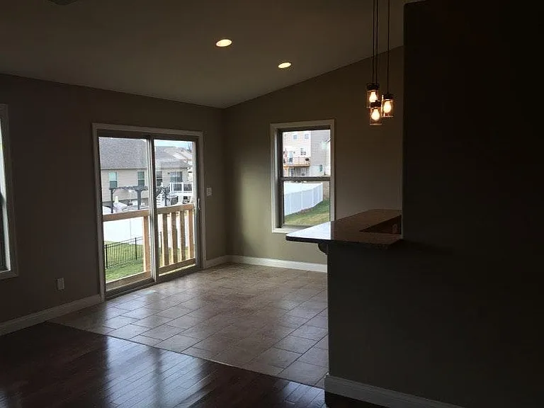 514 Sceptre Dr — Photo 11