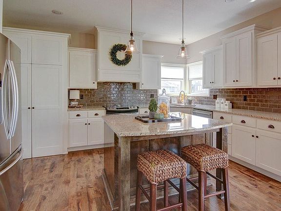 Beautifully updated kitchen with walk in pantry!