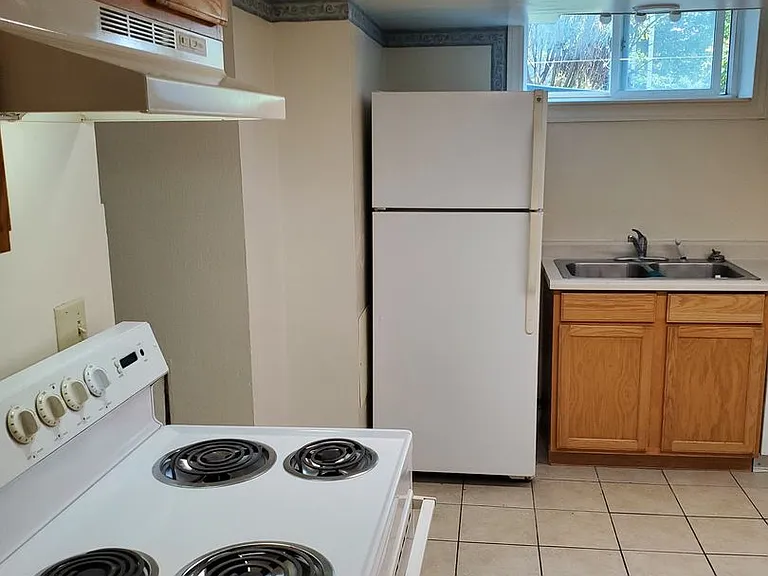840 Rollins St — Photo 6