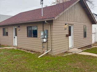 512 Hiawatha St, Minot, ND 58701