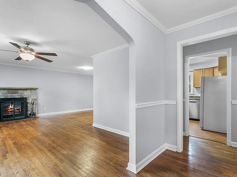 15 Glen Spring Dr — Photo 3