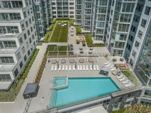 9 Avenue At Port Imperial image 37 of 47