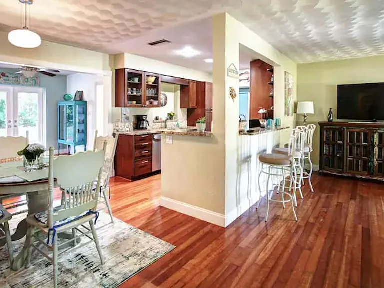 7609 Senrab Dr — Photo 7