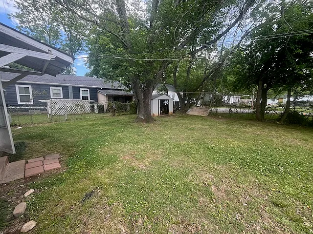 410 Coman St — Photo 8
