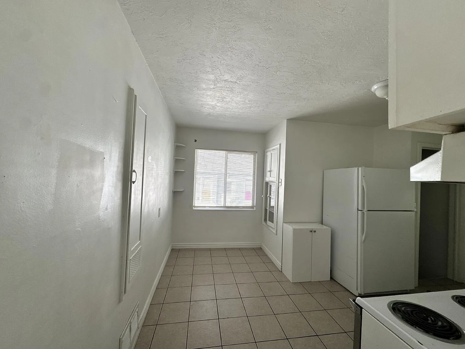 3 bed, 1.0 bath, 1618 sqft, $1,825 — Photo 3