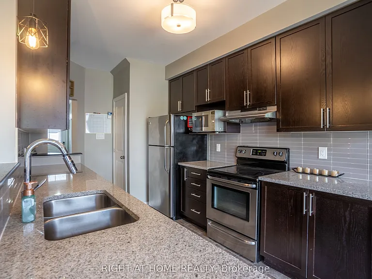 712 Brian Good Ave — Photo 10