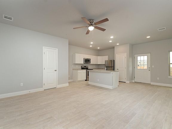 2nd image of 7204 Savannah Dr