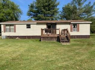 E9569 Fields Rd, New London, WI 54961