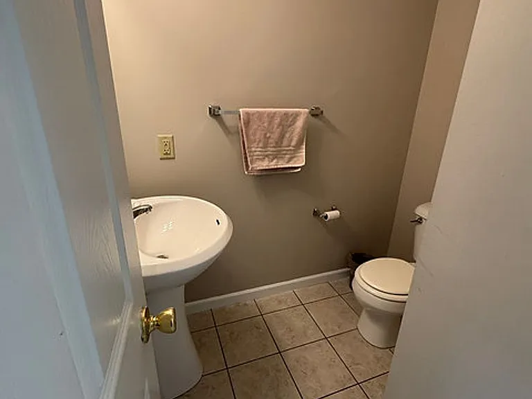 416 N Beech St — Photo 3