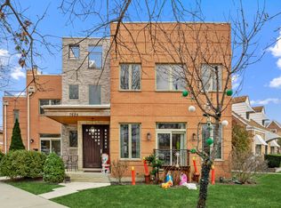 7625 E Prairie Rd, Skokie, IL 60076