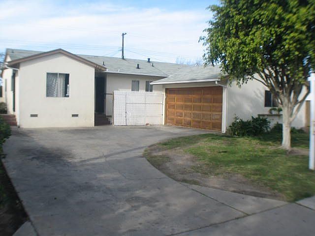 2nd image of 606 S Daisy Ave