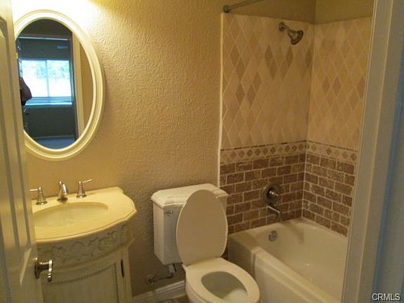4th image of 25065 Wintergreen Ct