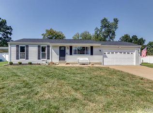 251 Peffer Ln, Fenton, MO 63026