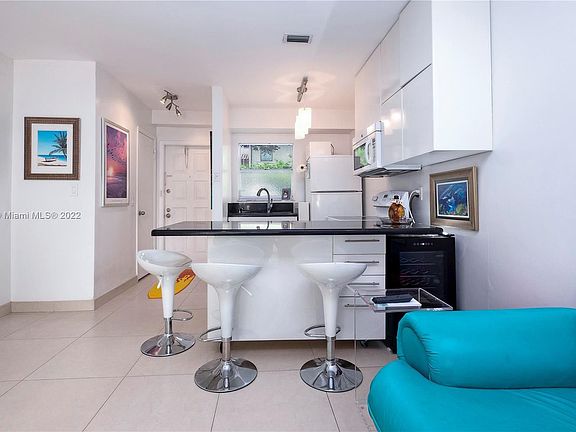 5th image of 798 Crandon Blvd APT 16