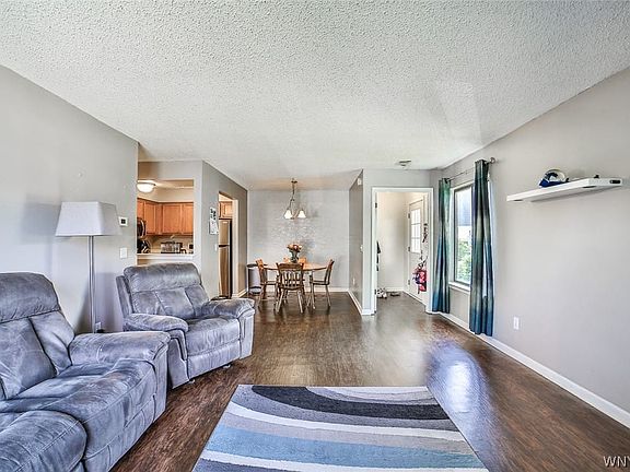 4th image of 25 Foxberry Dr