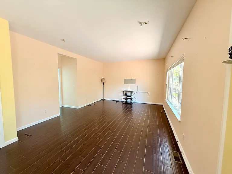 6047 S Walden Ct — Photo 4