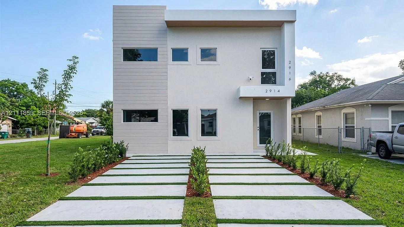Hialeah Heights — Photo 1