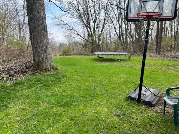 62 Sanford Ave, Amsterdam, NY 12010