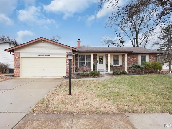 1716 Dover Trace Dr, Fenton, MO 63026