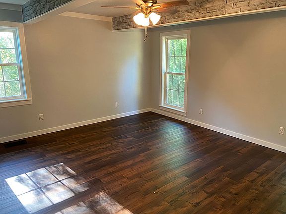 4th image of 10 Ashfield Ln